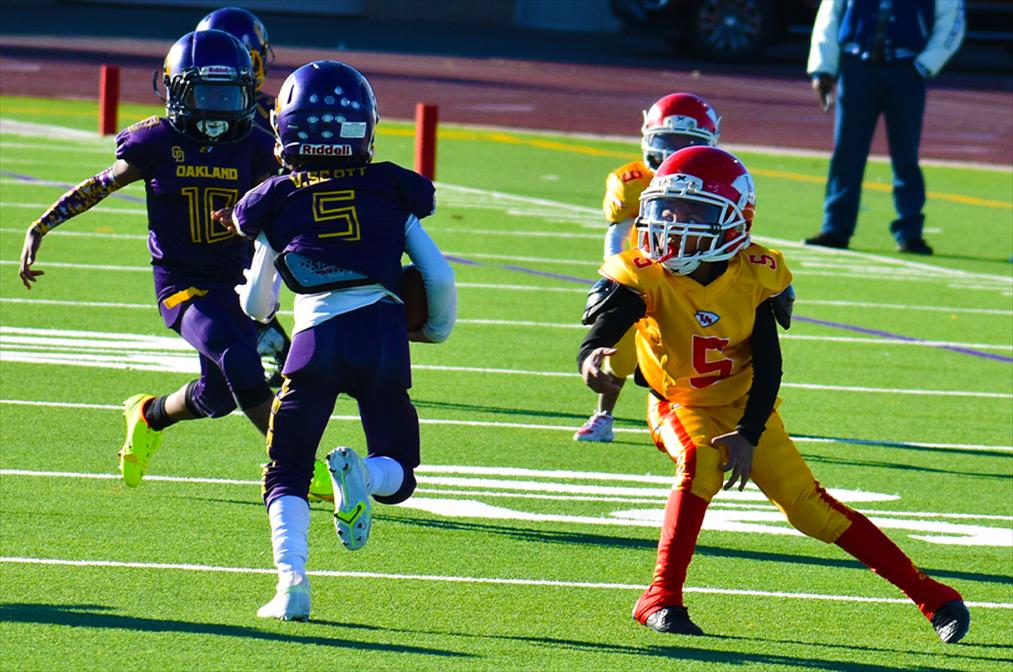 Snoop Football League -- 20 Kids Commit to D1 Colleges